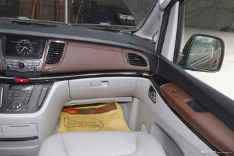 2016款瑞风M5 2.0T手动汽油公务版