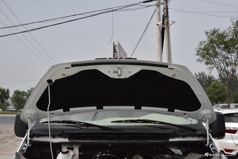 2017款特顺2.4L手动商务型短轴中顶11/12座4G69S4N