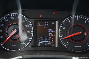 2017款中华V3 1.5L手动精英型