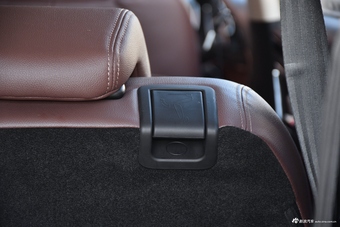 2017款宝骏560 1.5T DCT旗舰型7座