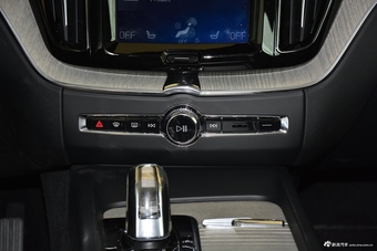 2019款沃尔沃XC60新能源2.0T自动T8 E驱混动智尊豪华版