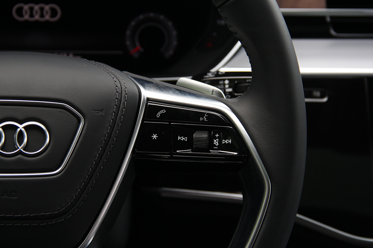 2018款奥迪A8L 3.0T自动55 TFSI quattro豪华型