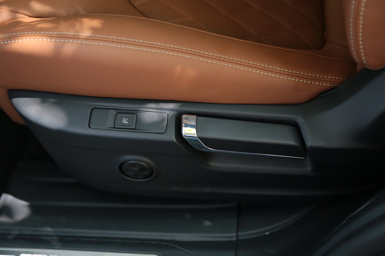 2017上汽大通D90 2.0TGI自动四驱高配版