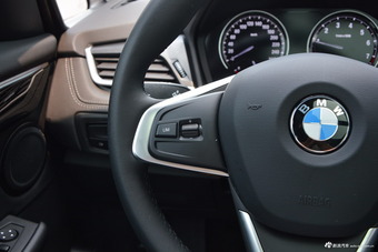 2018款宝马2系旅行车218i 1.5T自动尊享型运动套装