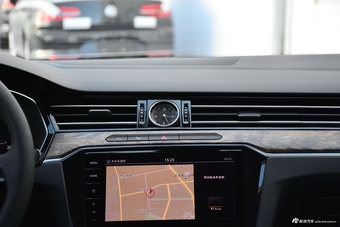 2018款迈腾2.0T自动380TSI DSG尊贵型