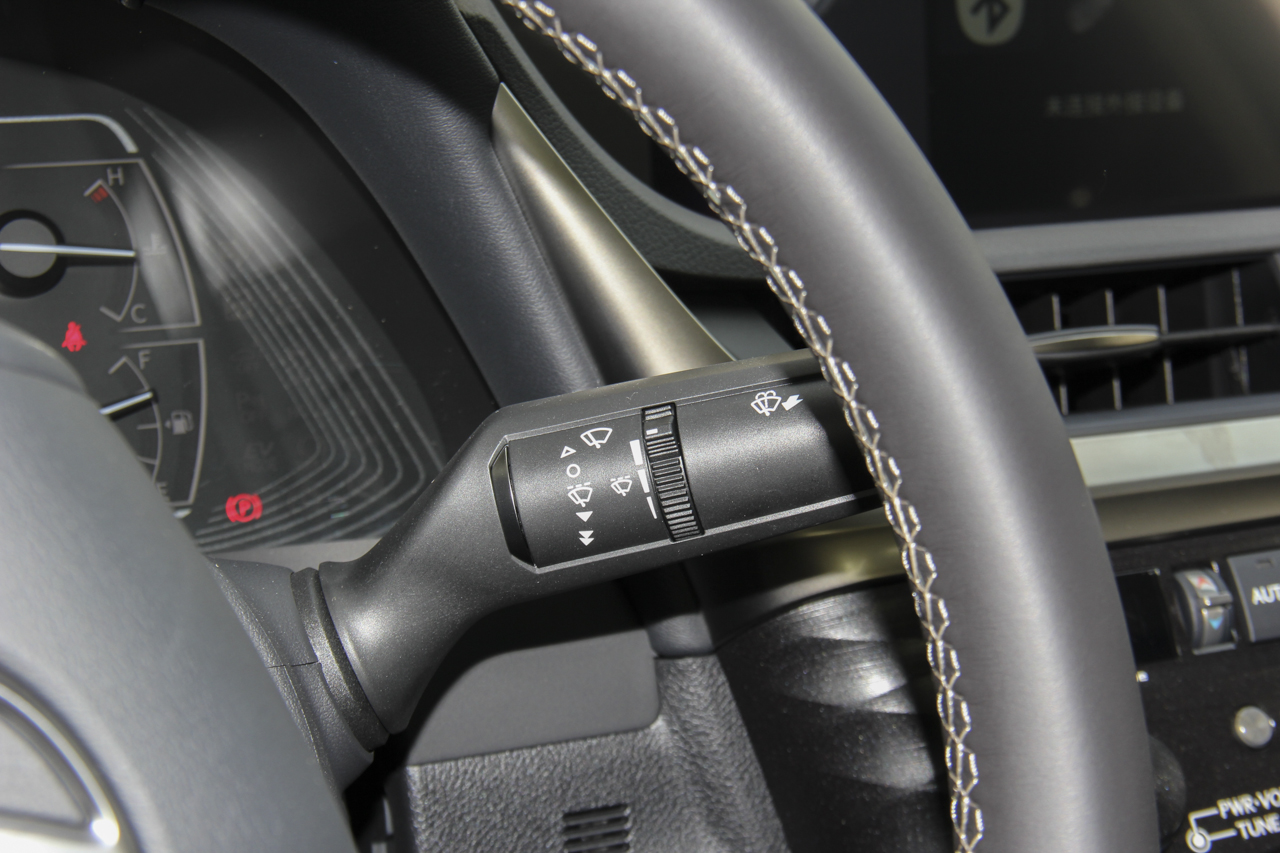 2018款雷克萨斯ES 2.5L自动300h卓越版