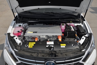 2018款比亚迪秦EV450 智联尊尚型