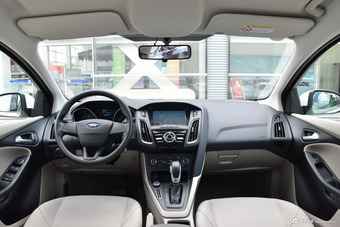 2017款福克斯三厢1.6L自动舒适型智行版