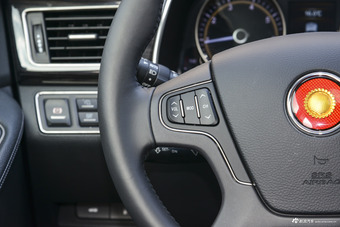 2017款红旗H7 2.0T自动豪华型