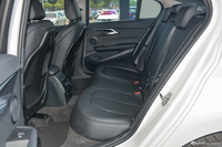 2018款宝马1系120i自动设计套装型