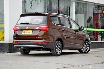 2017款宝骏730 1.5T手动尊享型7座