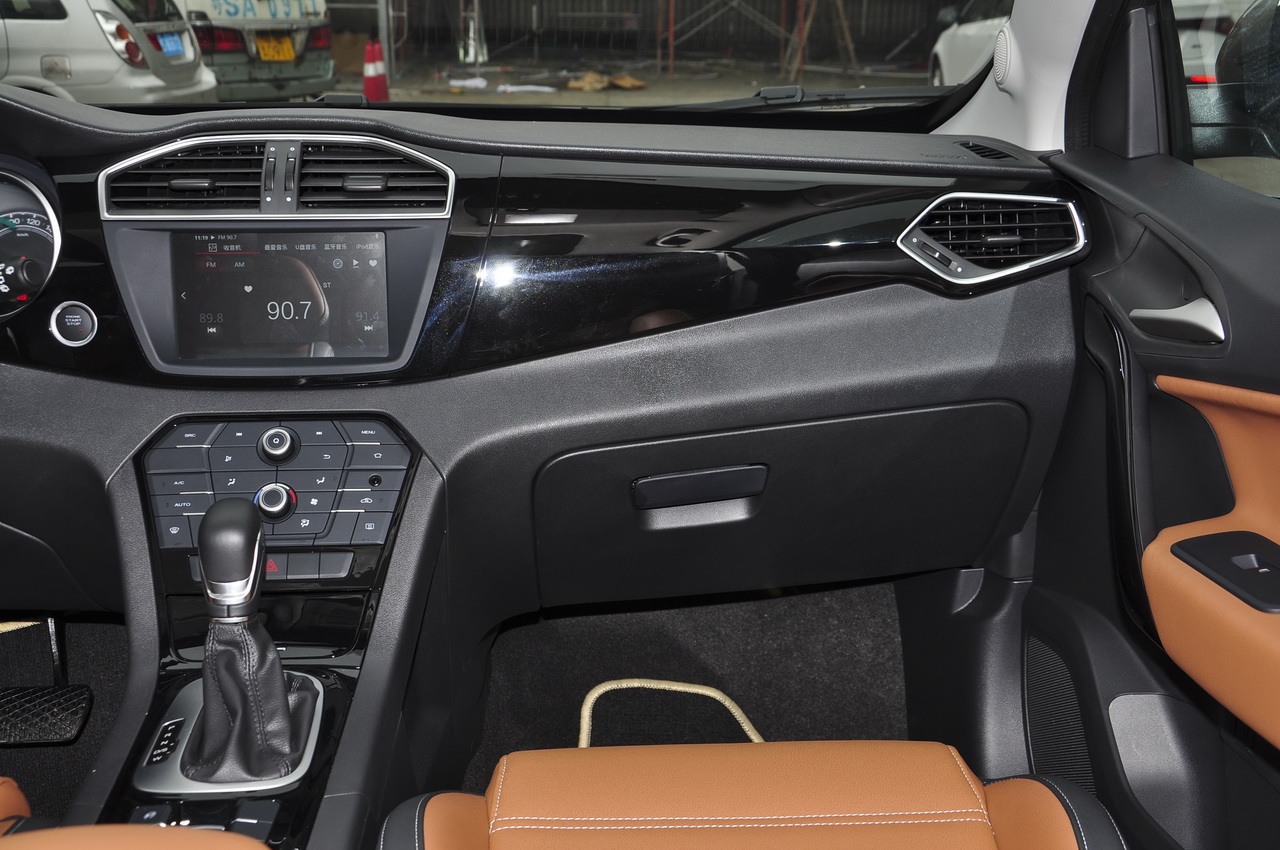 2016款锐腾 2.0T自动豪华版