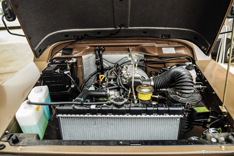 2016款BJ 212 2.0L手动三角门四驱豪华型 国V