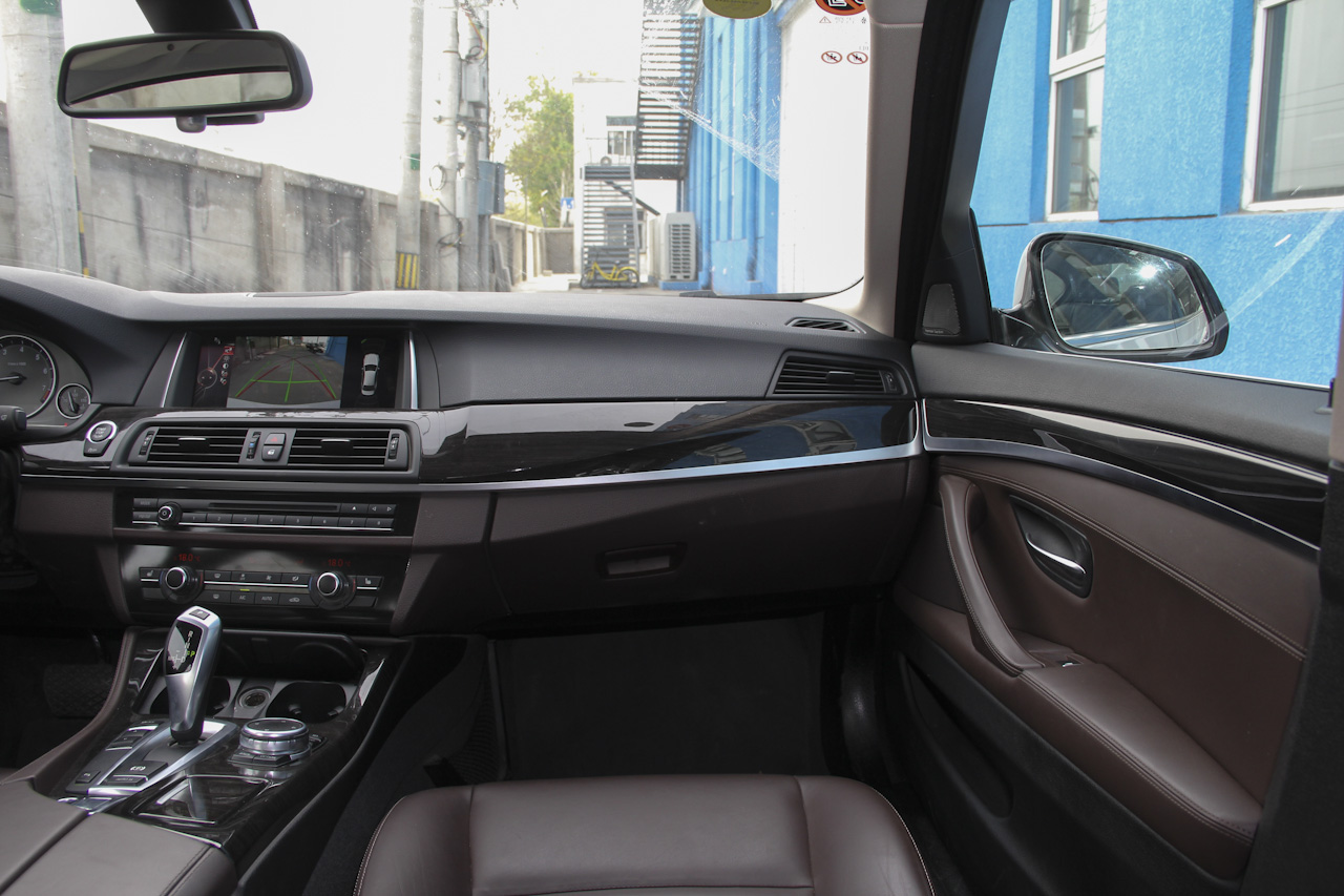 2017款宝马5系525Li 2.0T自动豪华设计套装 