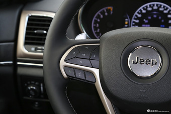 2017款大切诺基3.6L自动精英导航版