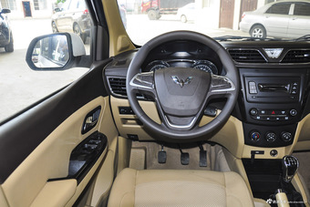 2015款五菱宏光S1 1.5L手动舒适型 白