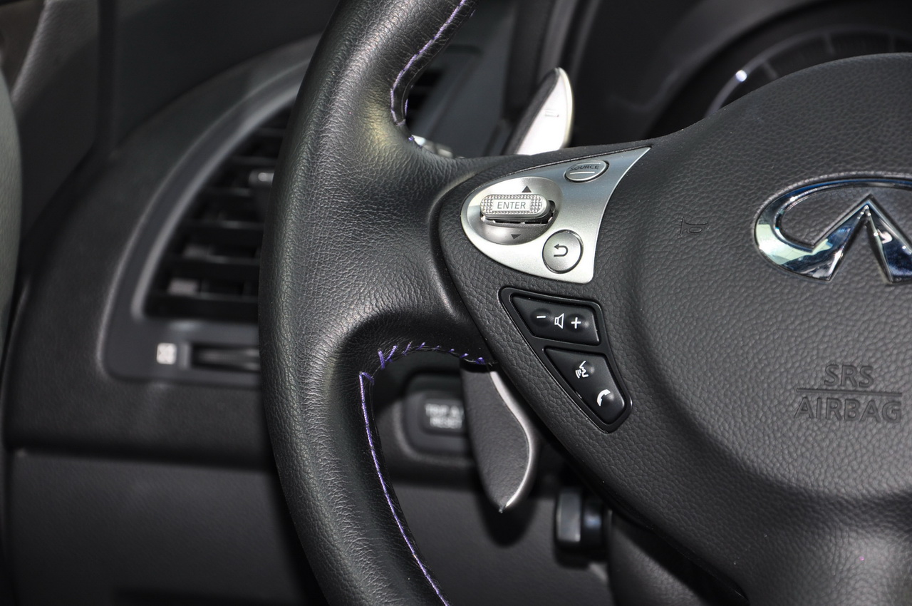 2015款英菲尼迪QX70 3.7L绝影版