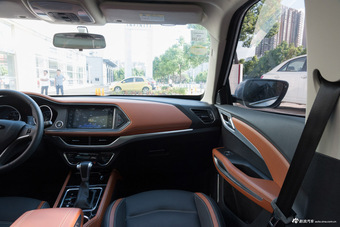 2018款众泰T300 1.5L自动尊贵型