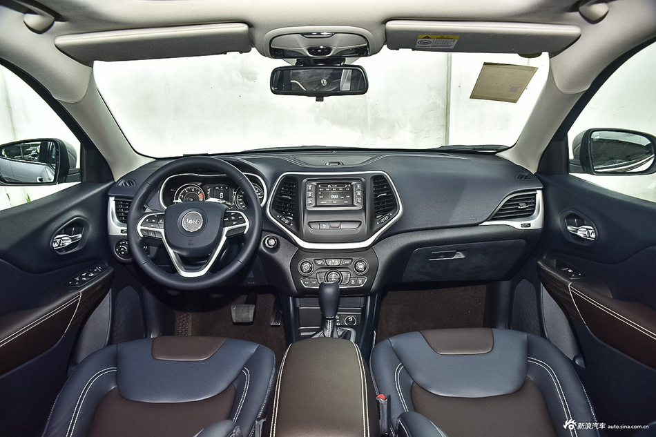 2016款自由光2.4L自动领先版 星光银