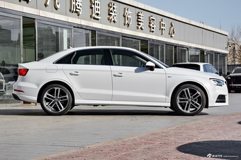 2018款奥迪A3 30周年型2.0T自动Limousine 40 TFSI运动型