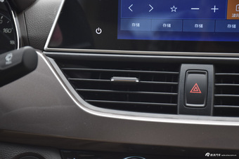 2017款宝骏310W 1.5L手动时尚型