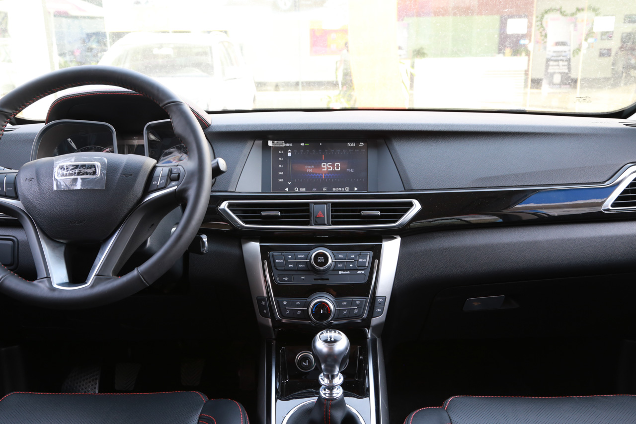 2016款大迈X5 1.5T手动豪华7座型 国五 萨丁白