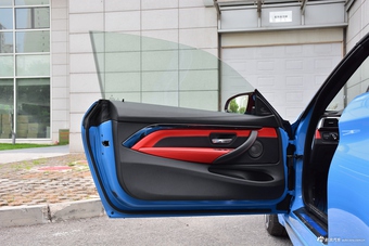 2017款宝马M4自动敞篷轿跑车