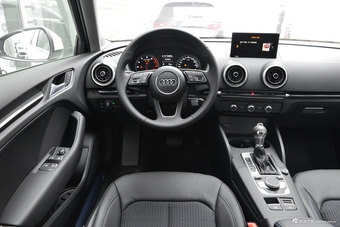 2018款奥迪A3 30周年型1.4T自动Sportback 35TFSI时尚型