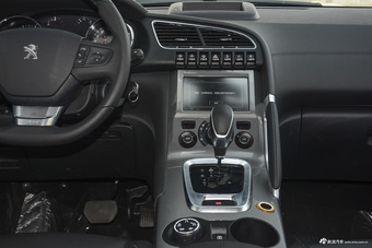 2016款标致3008 1.6THP自动至尚版 