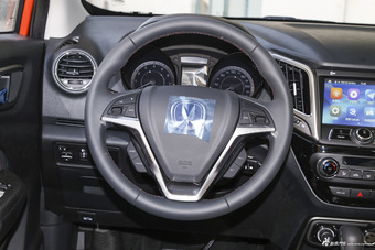 2016款长安CS15 1.5L自动豪华版