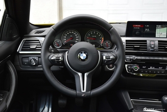 2017款宝马M4手动双门轿跑车