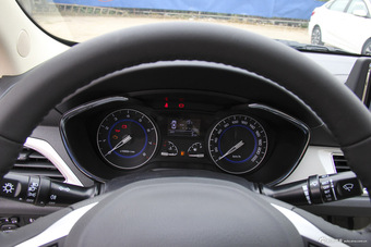 2016款悦翔V7 1.6L手动乐趣型国V