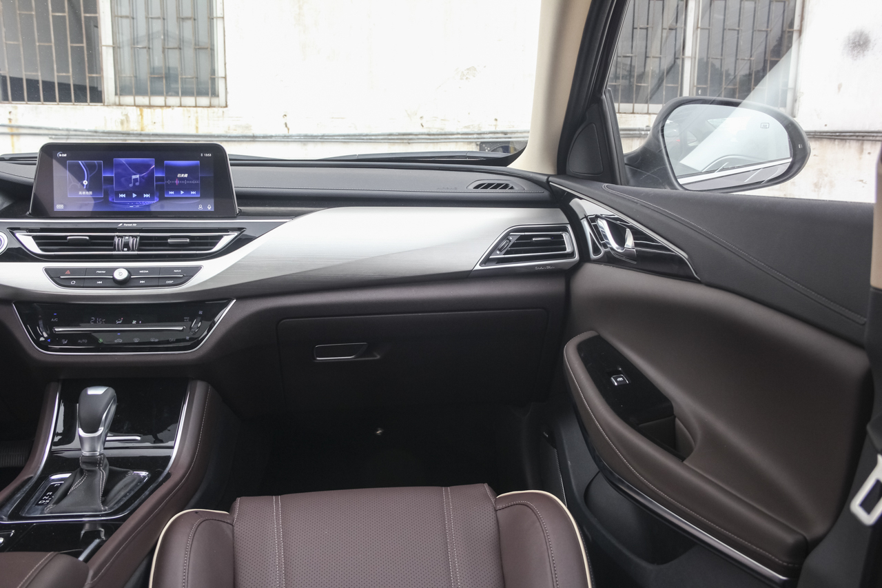 2018款睿骋CC1.5T自动智雅型