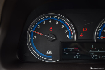 2016款宝骏730 1.5L手动超值版 7座