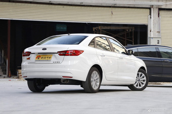 2015款福睿斯1.5L自动时尚型