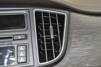 2016款宝骏730 1.5T手动标准版 7座