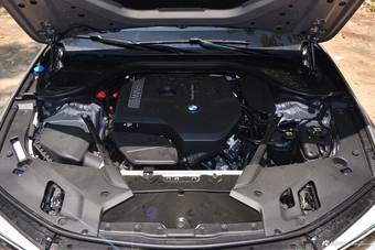 2018款宝马5系2.0T自动530Li尊享型豪华套装