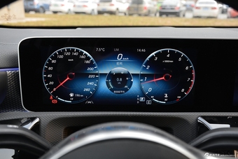 2019款奔驰A级 1.3T自动200 L运动轿车先行特别版