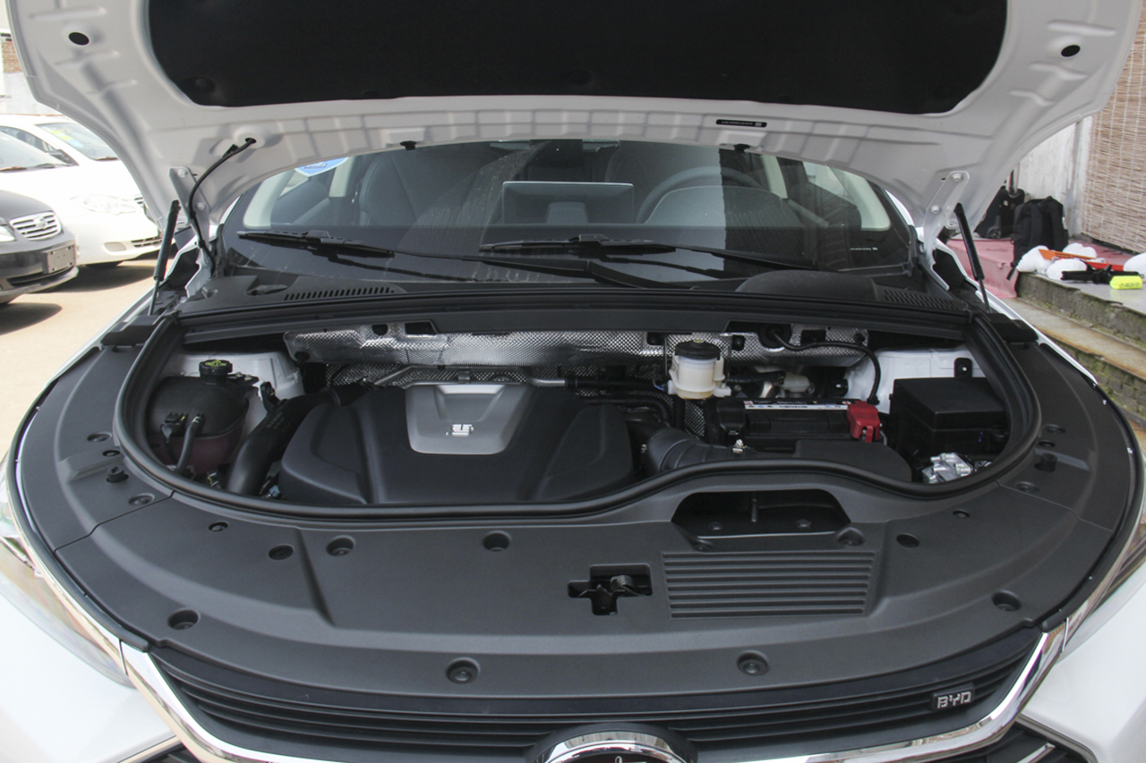 2018款比亚迪唐2.0T自动智联尊贵型7座