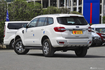 2016款撼路者2.2T手动四驱豪华版柴油