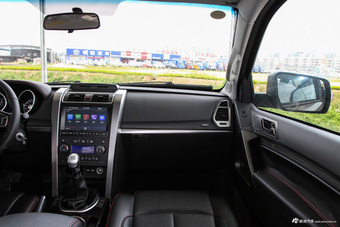 2017款黄海N3 2.5T手动四驱运动版XD25T5 