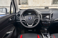 2017款长安CS15 1.5L自动豪华天窗版