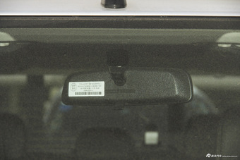 2015款五十铃D-MAX 2.5T自动四驱超豪华款