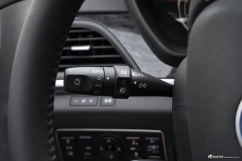 2017款比亚迪秦EV300精英型