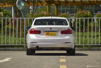 2016款宝马3系 2.0T自动320Li豪华设计套装