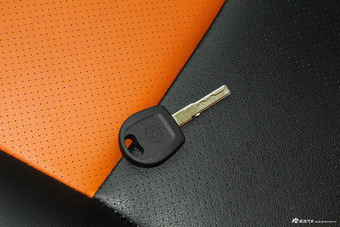 2017款黄海N1S加长型 2.8T手动柴油两驱运动版JE493ZLQ4CB