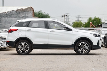 2018款北汽绅宝智行1.5T手动精英版