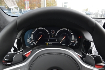 2018款宝马7系740Li 3.0T自动尊享型M运动套装xDrive黑焰版