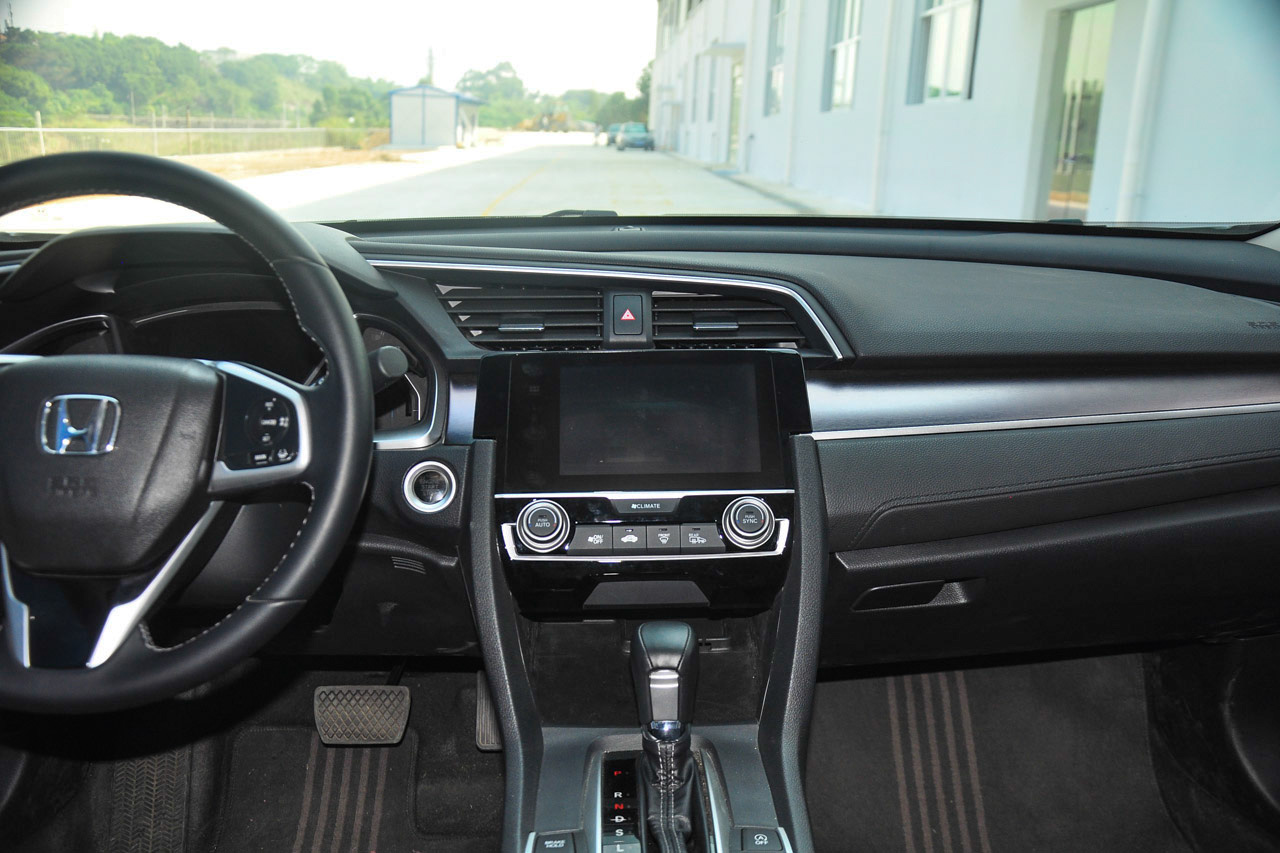 2016款思域1.5T自动220TURBO尊耀版