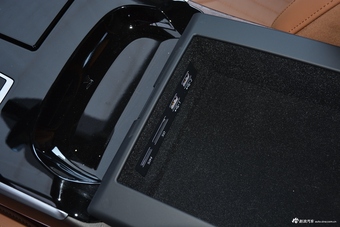 2018款奥迪A8L 3.0T自动55 TFSI quattro尊贵型